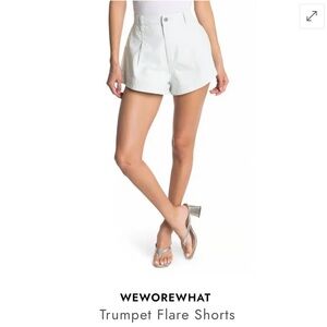 NWT WeWoreWhat White Trumpet Flare Shorts in Super Bleached Size 24
